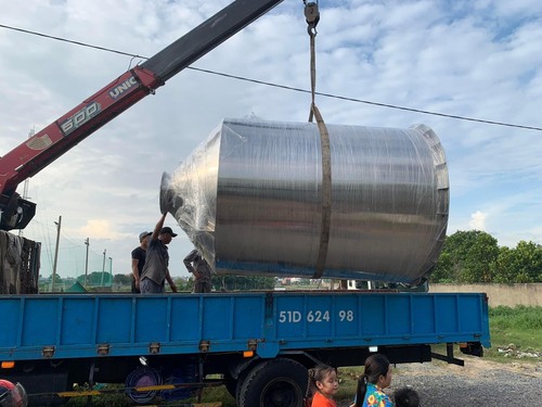 Odor treatment tank and system