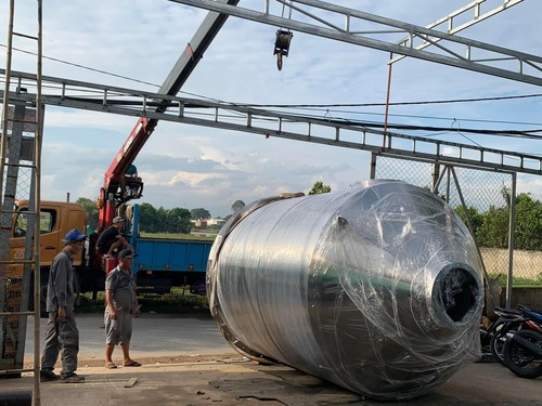 Odor treatment tank and system