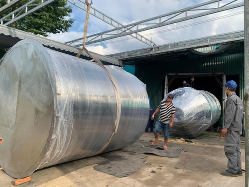 Odor treatment tank and system