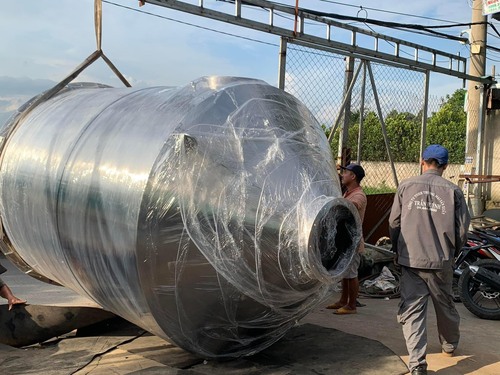 Odor treatment tank and system