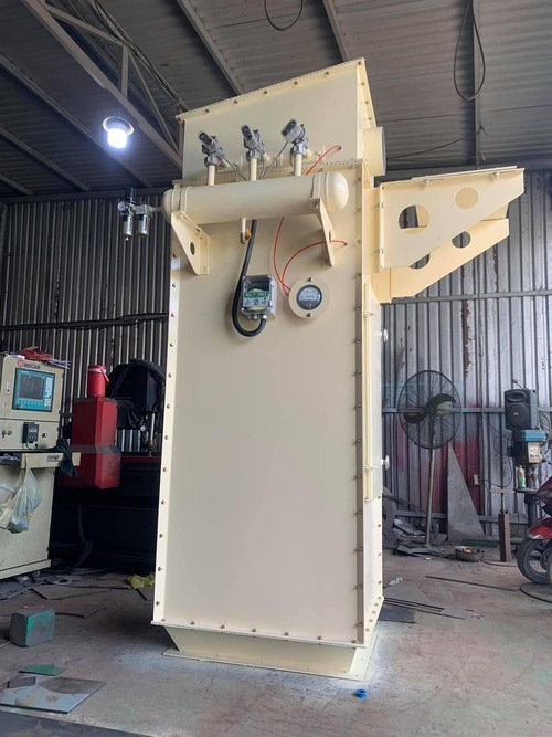 Fabric bag dust filtration system