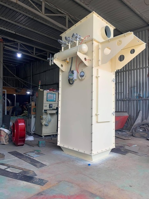 Fabric bag dust filtration system