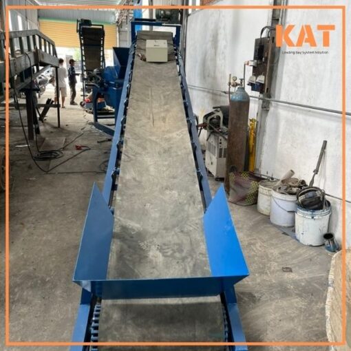 Industrial rubber conveyor