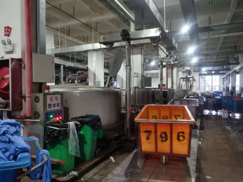 Fabric dyeing equipment