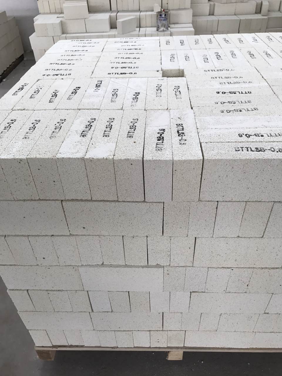 Mullite insulation brick