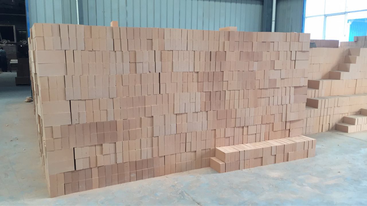 Fireclay insulating brick