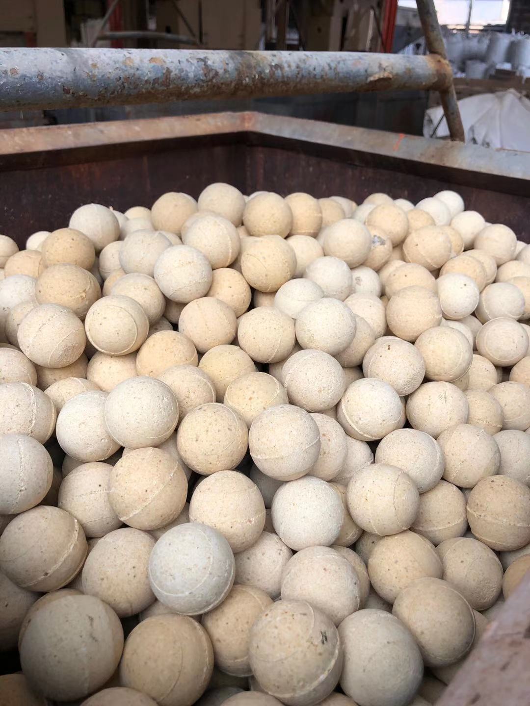Refractory ball