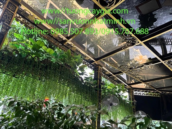 Artificial hanging vine decoration