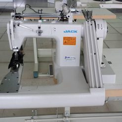 Feed of trousers machine