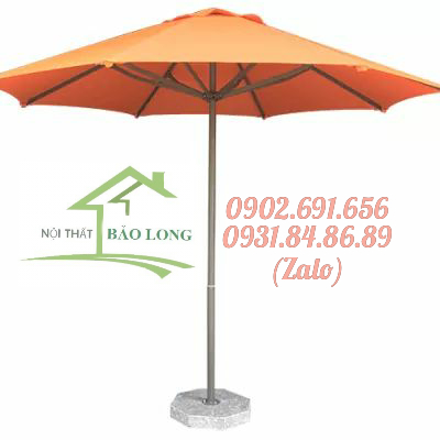 Center-post round umbrellas