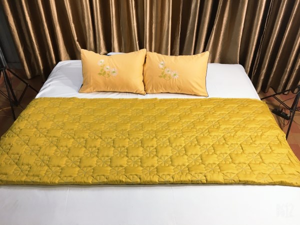 Thin summer blanket