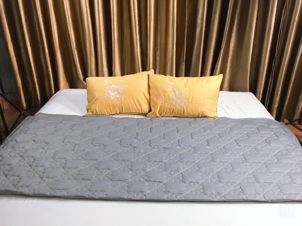 Thin summer blanket