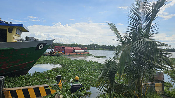 Mayzer boiler transportation by barge