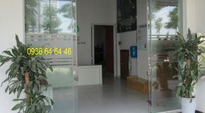 Semiautomatic door