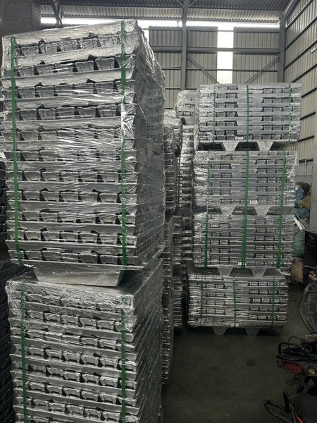 Aluminium alloy ingots
