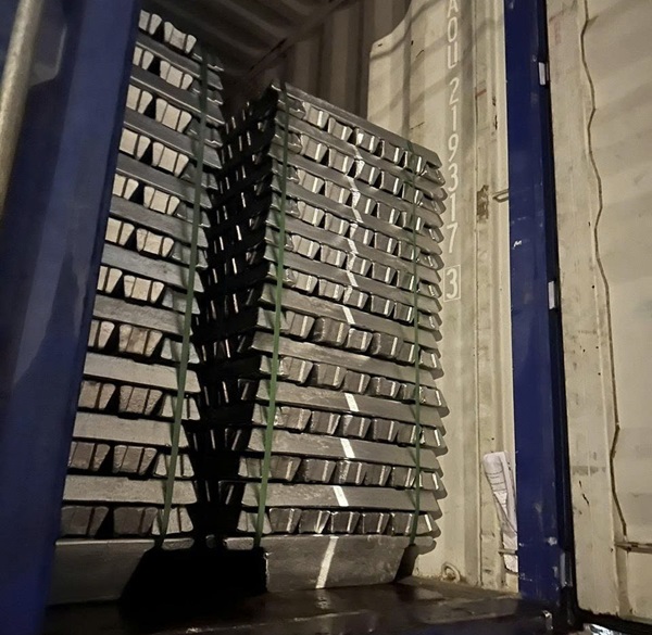 Aluminium alloy ingots