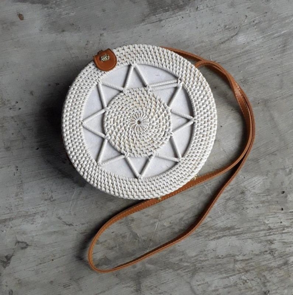 Round rattan bag