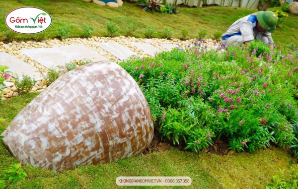 Decorative water jar