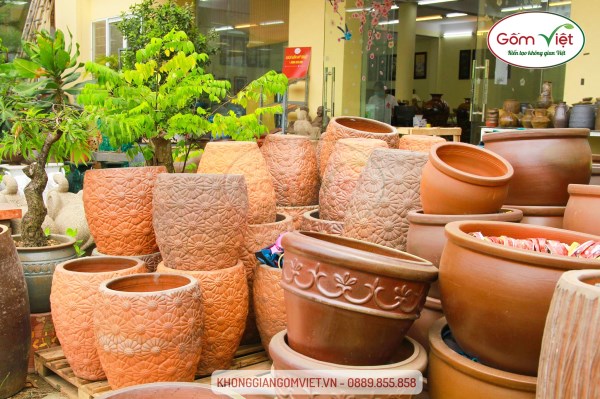 Decorative water jar