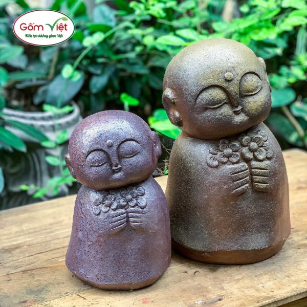 Decorative ceramic statue