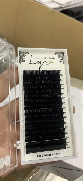 Eyelash tray