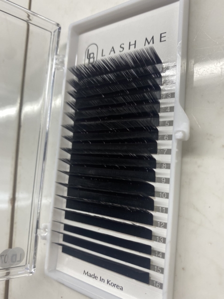 Eyelash tray