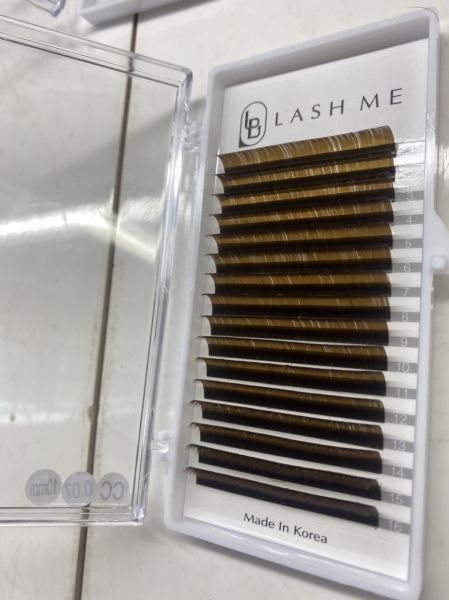 Eyelash tray