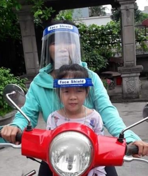 Anti-splash face shield