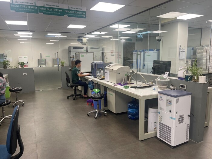 Laboratory for goods testing and analysis