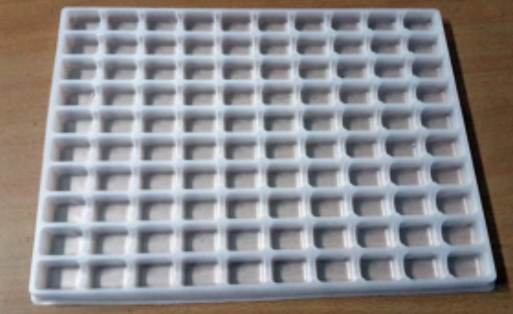 Profiled plastic tray