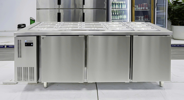 Commercial salad preparation refrigerator