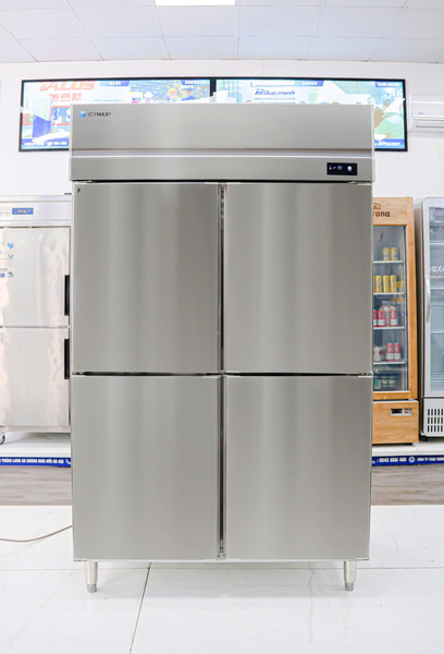 Commercial 4-door upright freezer