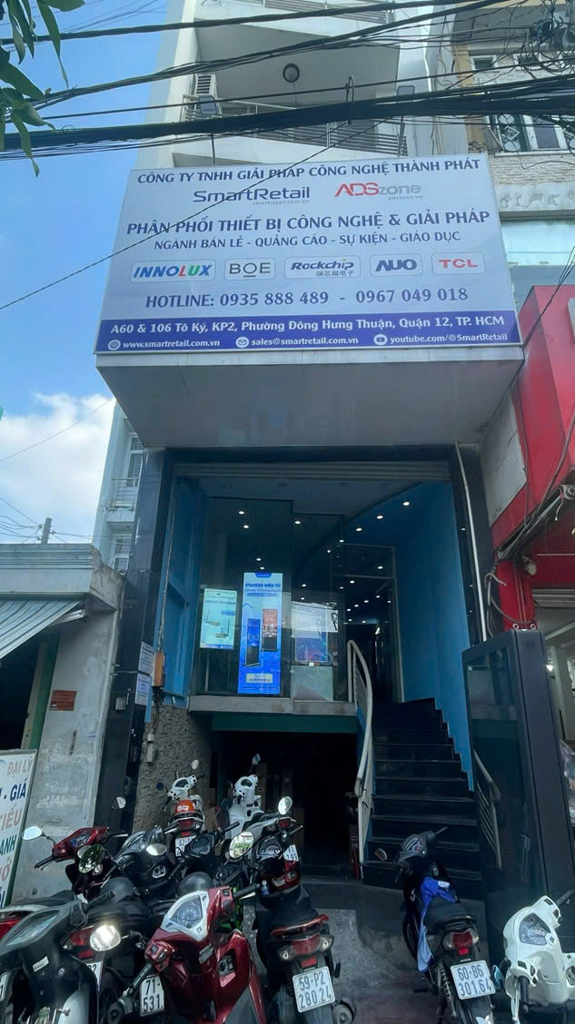Showroom and warehouse image