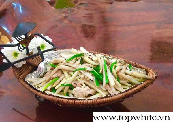 Lotus roots stir-fried with garlic