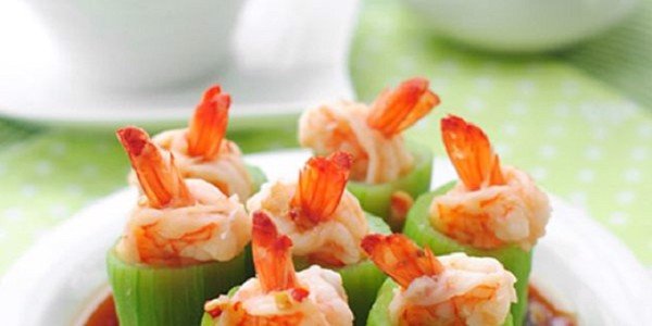 Steamed shrimp with luffa