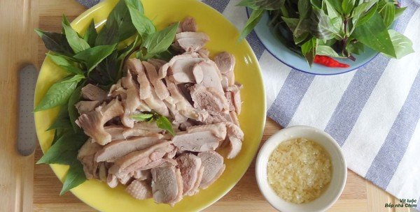 Boiled duck dipped in ginger sauce