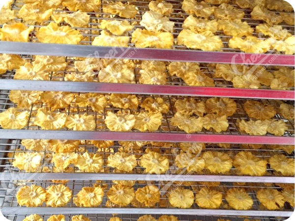 Dried pineapple