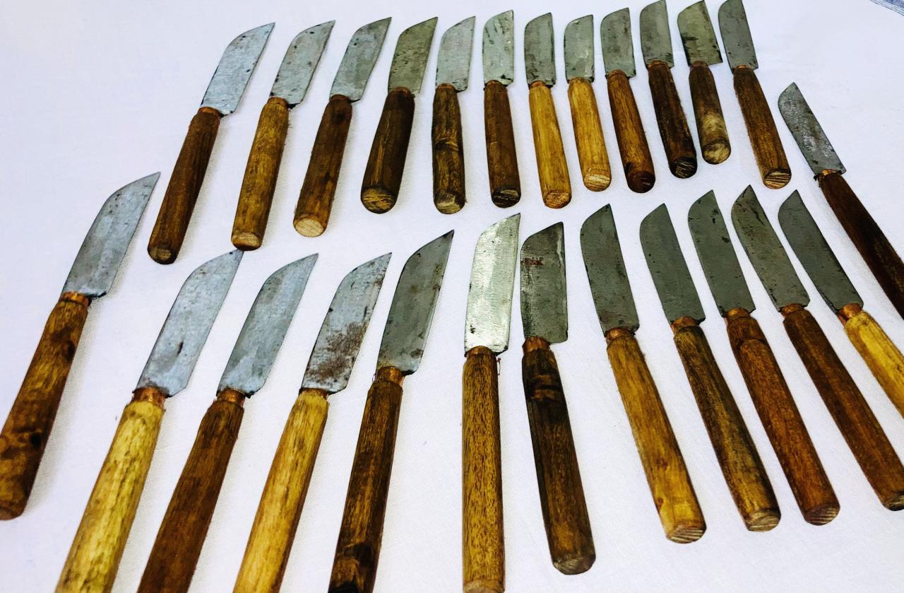 Peeling knife