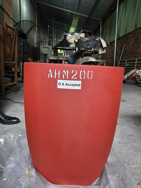 Crucible for melting metal