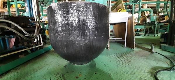 Crucible for melting metal