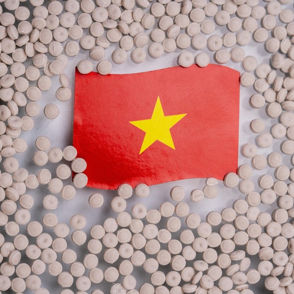 Plastic compound pellets