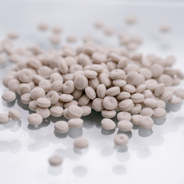 Plastic compound pellets