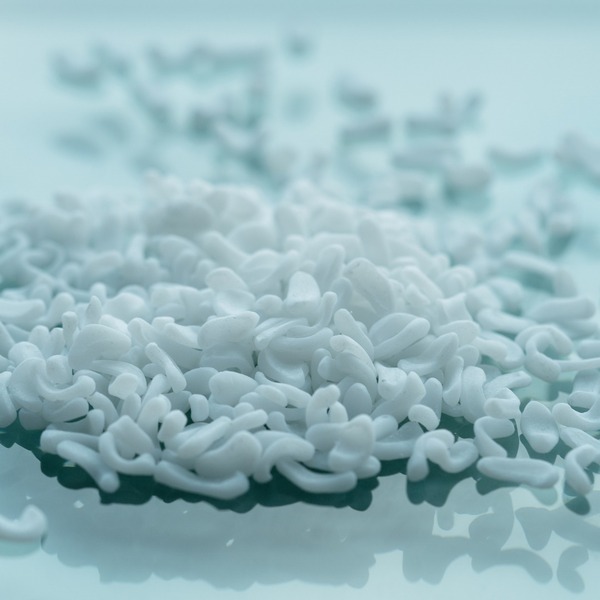 Transparency-enhancing filler pellets