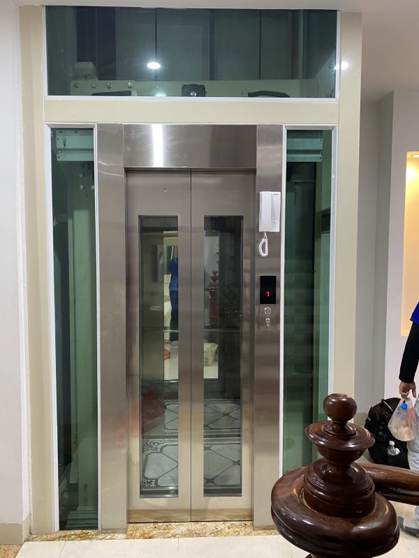 Glass elevator