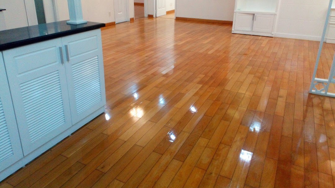 Wood floor polishing service