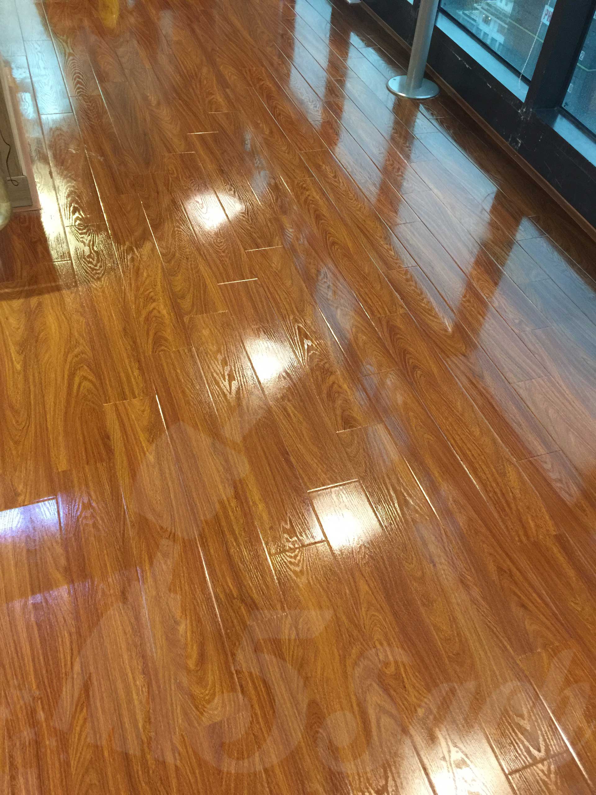 Wood floor polishing service