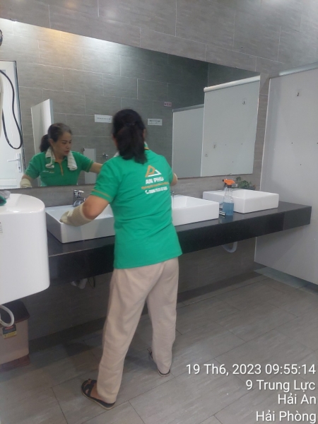 Industrial cleaning service
