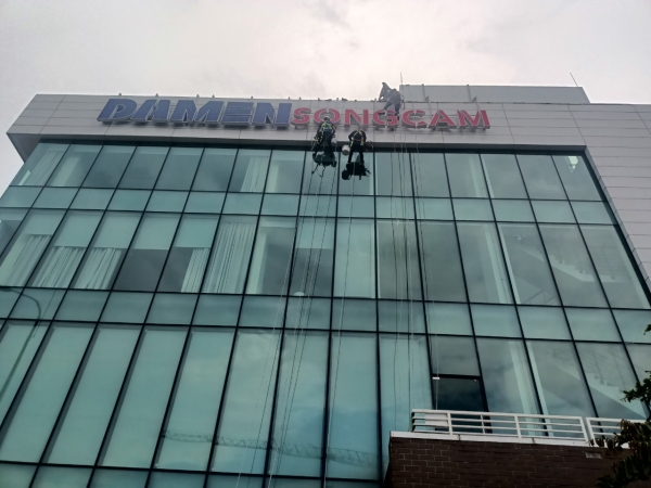 Industrial cleaning service