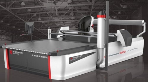 Automatic fabric cutting machine