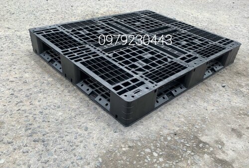 Plastic pallet